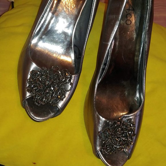 Peep Toe Pumps - Picture 2 of 7
